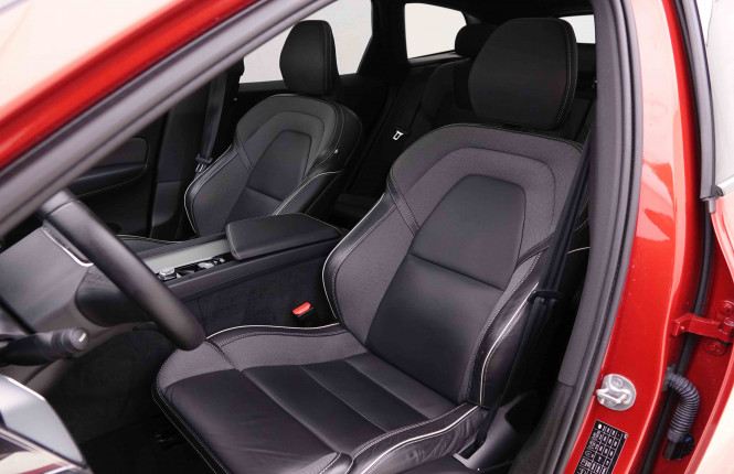 VOLVO_VOLVO_XC60_2548622_7.jpg