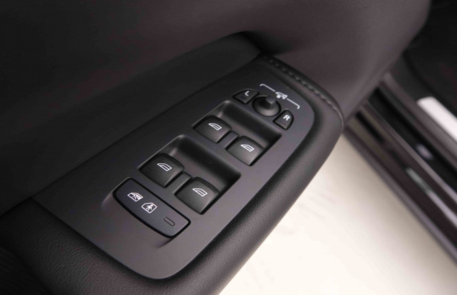 VOLVO_VOLVO_XC60_2549179_22.jpg