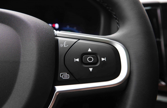 VOLVO_VOLVO_XC60_2549834_22.jpg